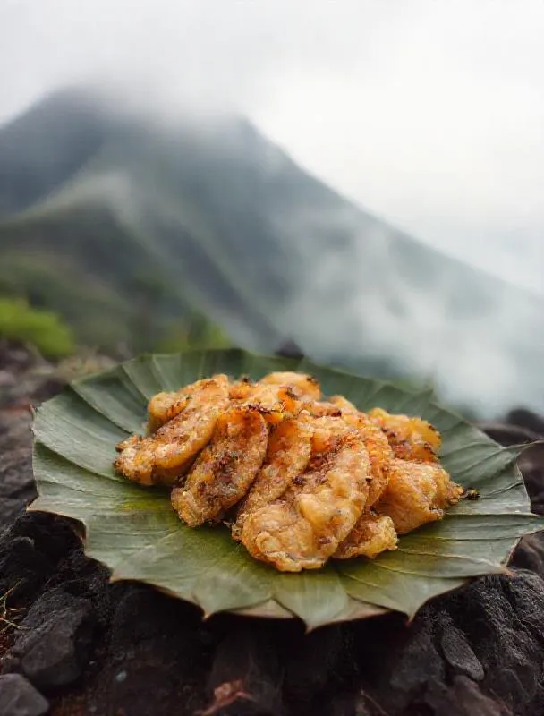 Pisang goreng di atas daun pisang
