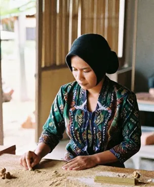 Pengrajin Sekar Jagad yang membalas pesan WhatsApp