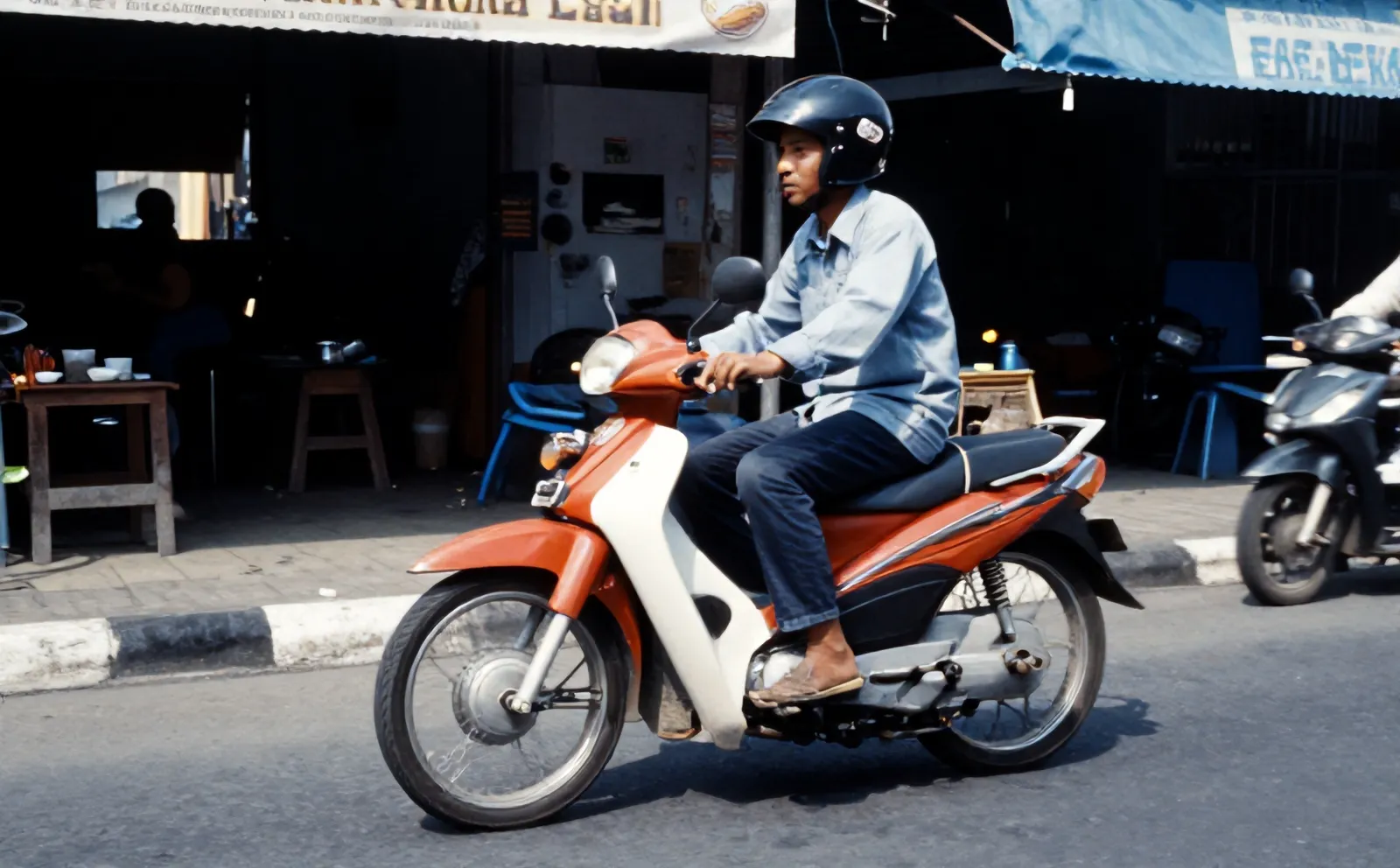 Motor meninggalkan bengkel setelah ganti oli