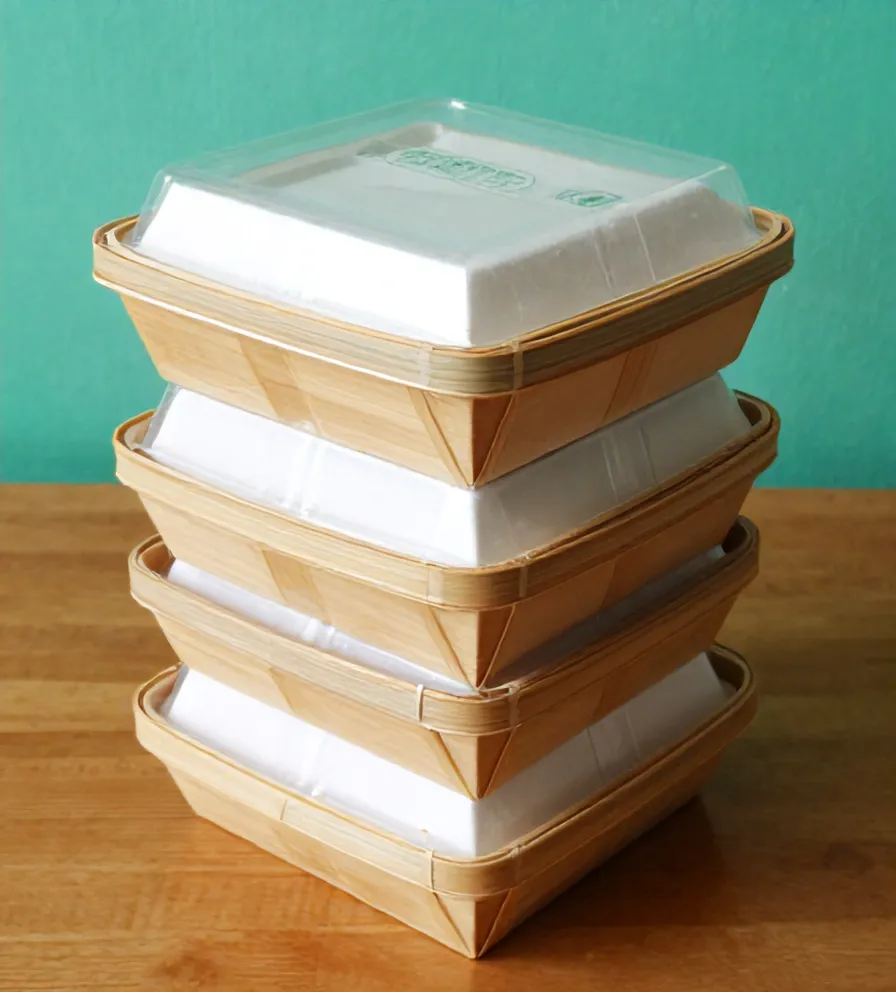 Tumpukan nasi box siap antar