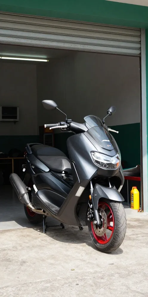 NMAX di atas lift bengkel