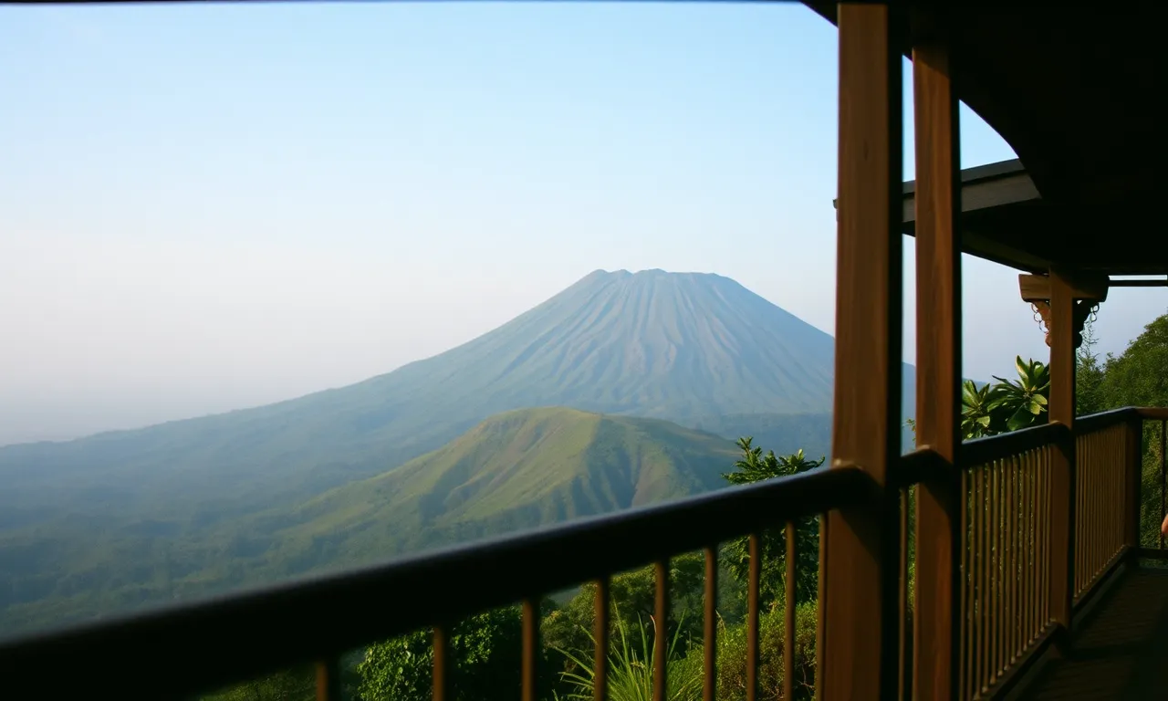 Lereng Merapi tampak dari pagar teras saat cerah
