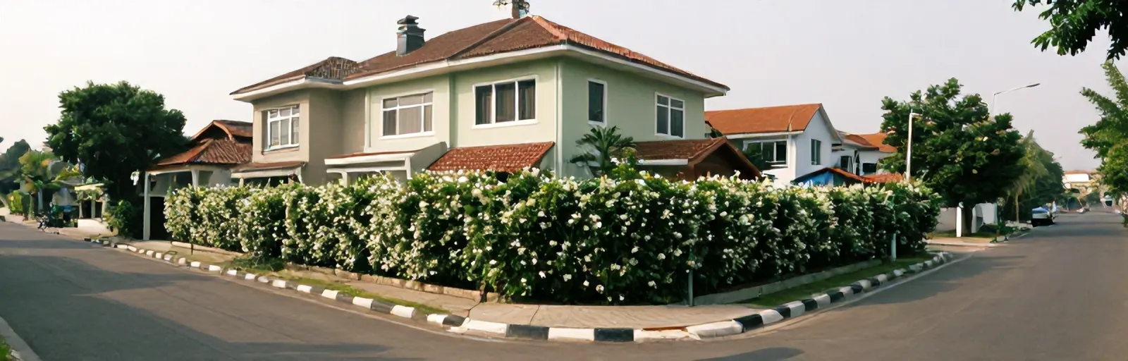 Wisma Melati dan jalan Depok di pagi hari
