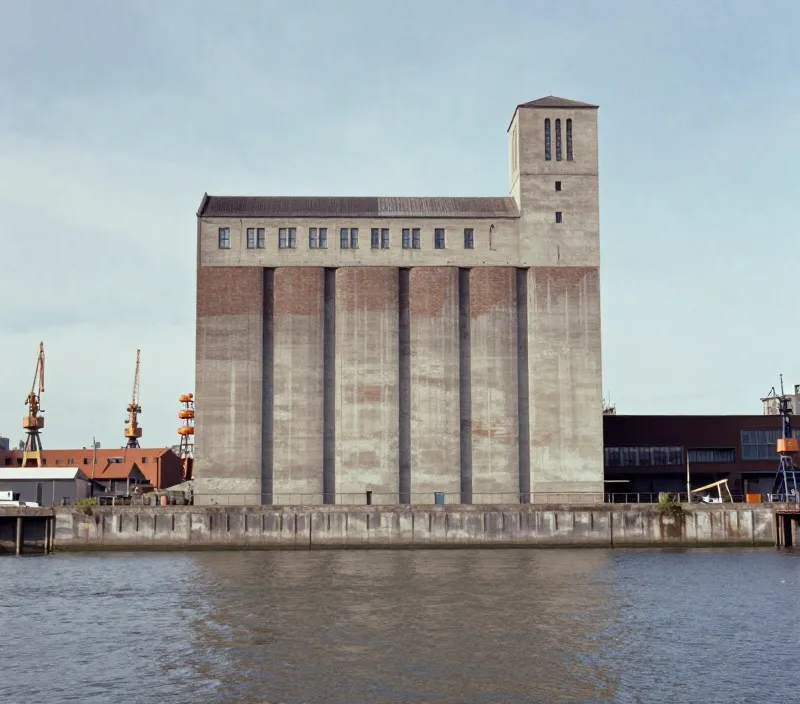The Maassilo, a 1910 grain silo of concrete and brick on the Maashaven quay