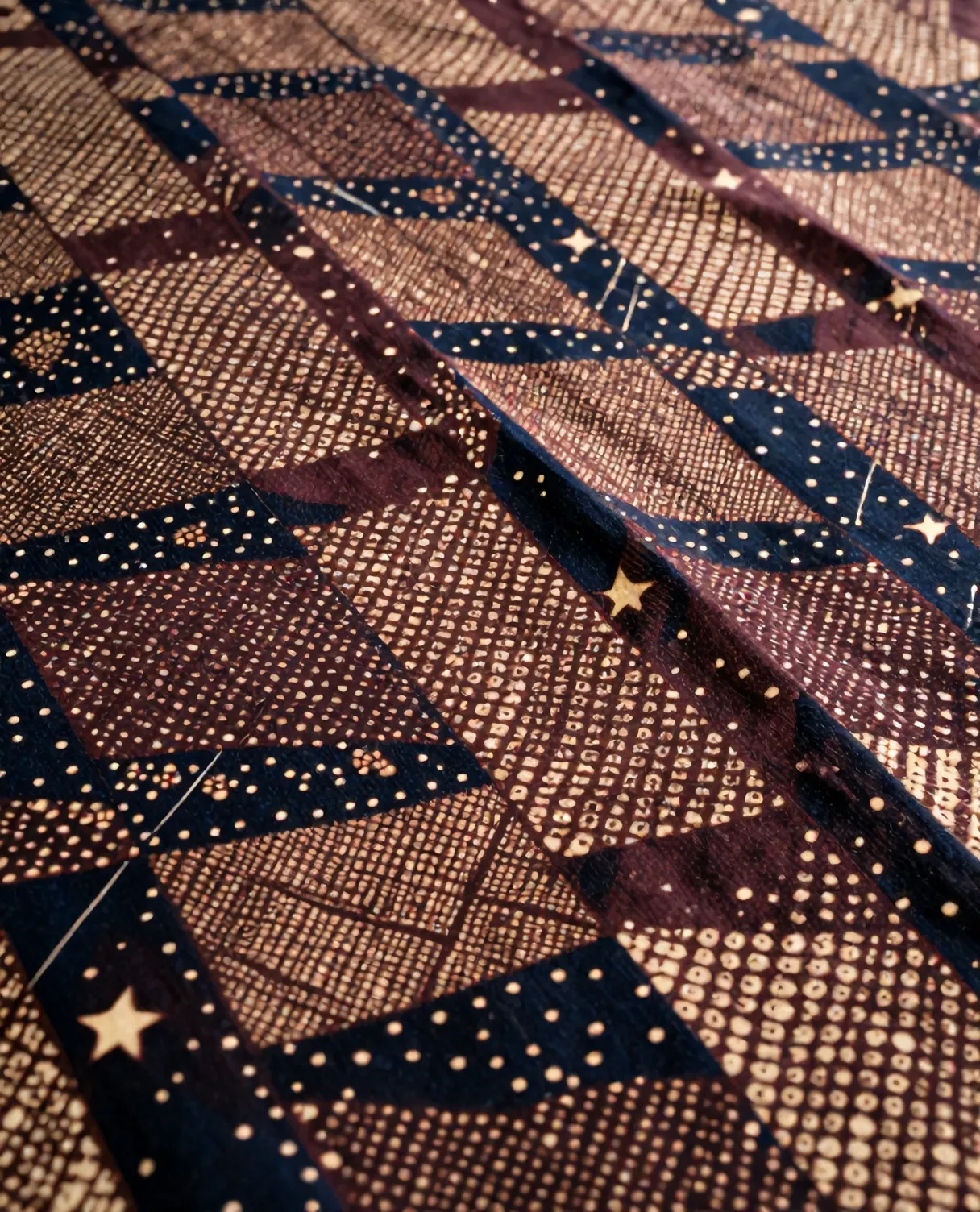 Detail garis canting dan titik cecek pada motif Sekar Jagad