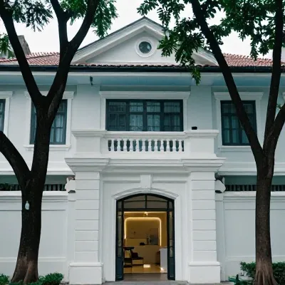 Teras rumah lama di Jl. Raya Darmo